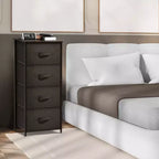 Sorbus Mesita de Noche con 4 Cajones – Almacenamiento para Armario, Hogar, Dormitorio Universitario – Incluye Marco de Acero, Tapa de Madera y Contenedores de Tela