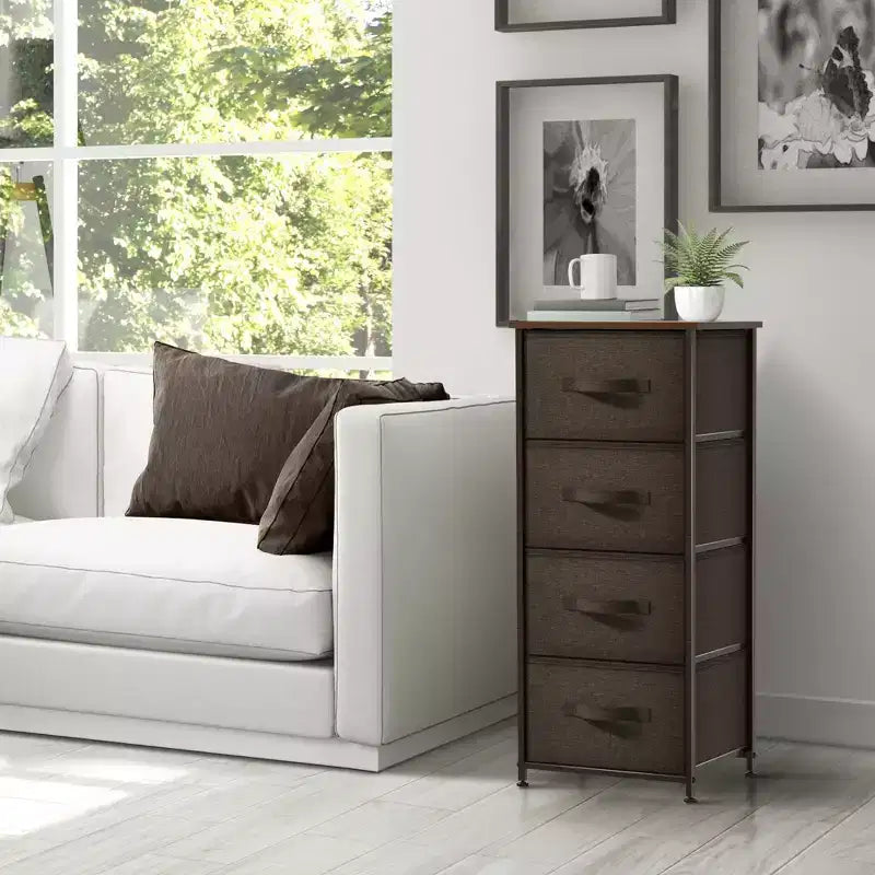 Sorbus Mesita de Noche con 4 Cajones – Almacenamiento para Armario, Hogar, Dormitorio Universitario – Incluye Marco de Acero, Tapa de Madera y Contenedores de Tela