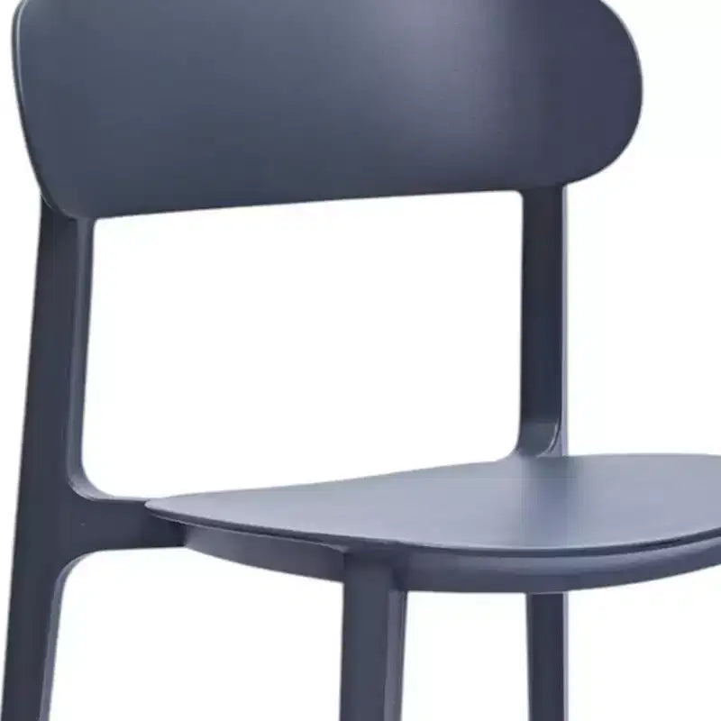 HomeRoots Juego de cuatro sillas laterales de comedor de plástico resistente gris