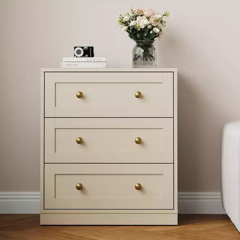 Mesita de Noche con 3 Cajones, Amplia Mesita Auxiliar con Perillas Redondas Doradas, Mesa Auxiliar Moderna de Madera, Cómoda Decorativa para Dormitorio
