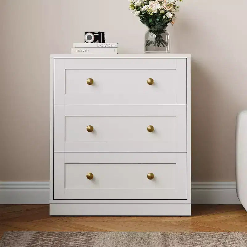 Mesita de Noche con 3 Cajones, Amplia Mesita Auxiliar con Perillas Redondas Doradas, Mesa Auxiliar Moderna de Madera, Cómoda Decorativa para Dormitorio