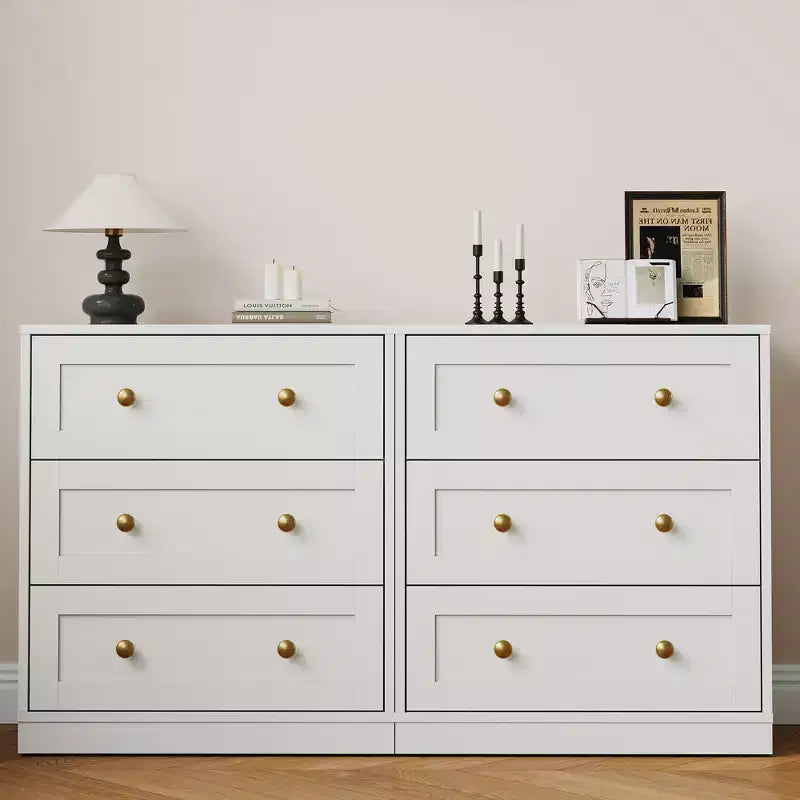 Mesita de Noche con 3 Cajones, Amplia Mesita Auxiliar con Perillas Redondas Doradas, Mesa Auxiliar Moderna de Madera, Cómoda Decorativa para Dormitorio