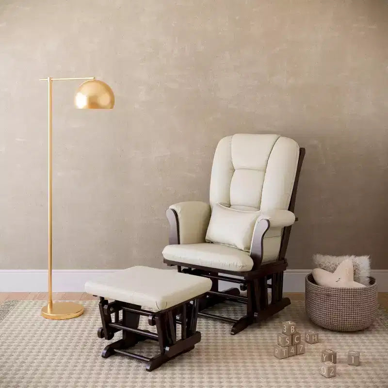 Sillón mecedora con otomana Storkcraft Tuscany Glider para guardería
