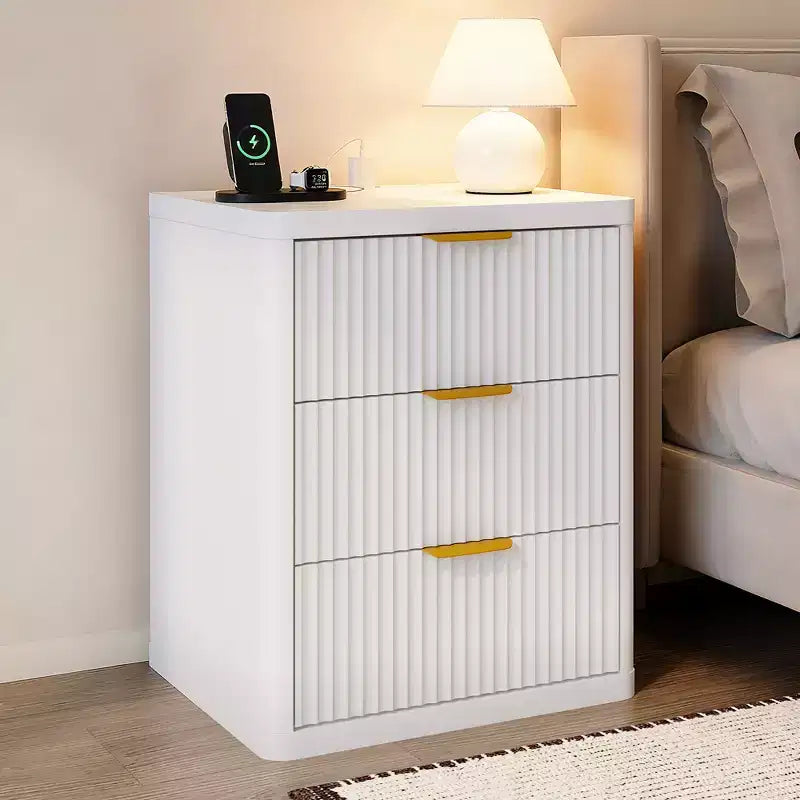 Mesa auxiliar de mediados de siglo moderna, mesita de noche, 3 cajones de almacenamiento, mesita de noche con estación de carga, tiradores de metal y esquinas redondeadas, dormitorio, sala de estar