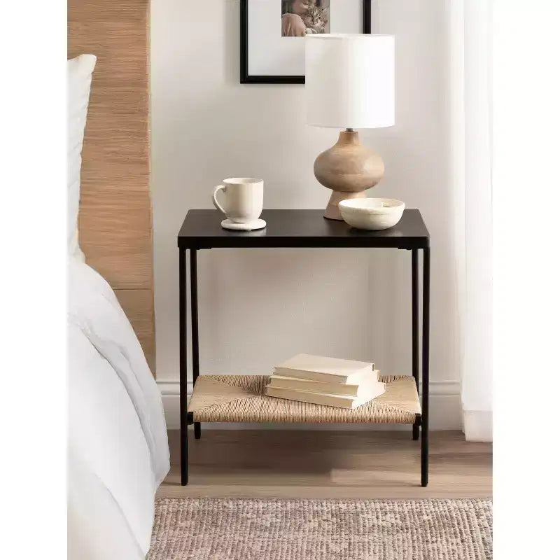 Kate and Laurel Mandell, mesa auxiliar de madera y tejido natural, 22x14x22, natural y negro
