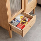 GDFStudio Ren Modern 16 Gabinete de Almacenamiento de Madera de Roble con Puerta de Vidrio y Tirador de Latón