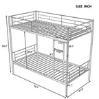 Litera doble, estructura de metal con barandillas de seguridad, se divide en dos camas individuales para habitaciones pequeñas