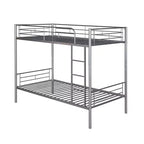 Litera doble, estructura de metal con barandillas de seguridad, se divide en dos camas individuales para habitaciones pequeñas