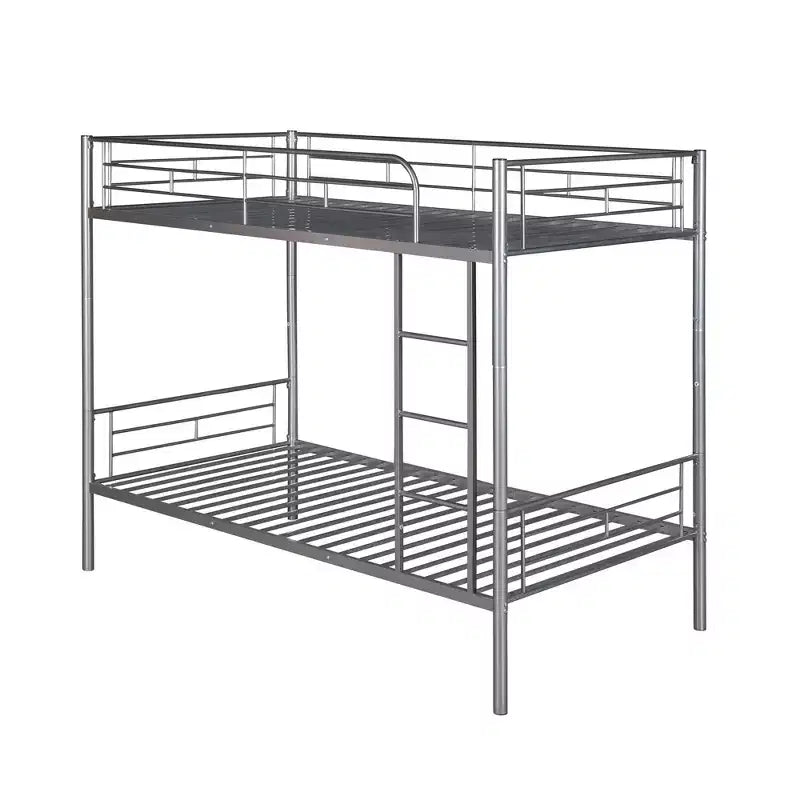 Litera doble, estructura de metal con barandillas de seguridad, se divide en dos camas individuales para habitaciones pequeñas