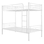 Litera doble, estructura de metal con barandillas de seguridad, se divide en dos camas individuales para habitaciones pequeñas