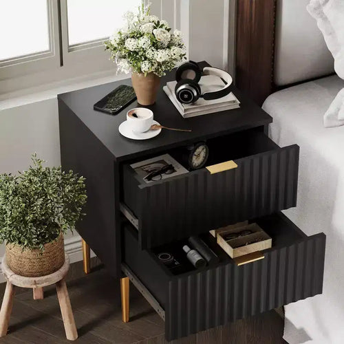 Mesita de noche moderna acanalada de 2 piezas y 2 cajones | Mesita de noche dorada y de madera con tomas de corriente | Mesita auxiliar pequeña para dormitorio
