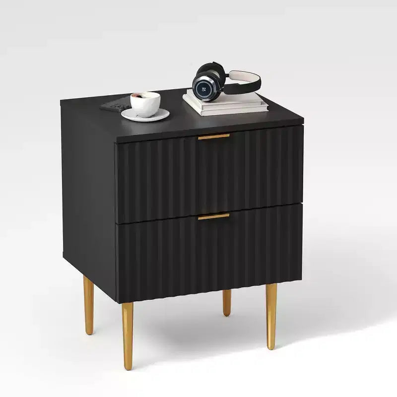 Mesita de noche moderna acanalada de 2 piezas y 2 cajones | Mesita de noche dorada y de madera con tomas de corriente | Mesita auxiliar pequeña para dormitorio