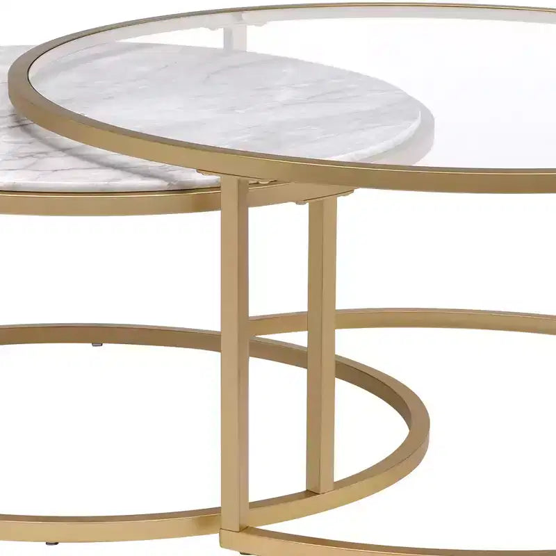 Mesas de centro apilables Royal Hampton con estructura metálica y sobres de cristal y mármol, juego de dos, doradas