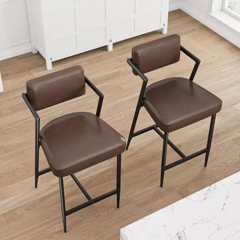 Juego de 2 taburetes de bar de altura de mostrador, taburetes de cocina tapizados con reposapiés y patas de metal, sillas de bar de piel sintética para isla de cocina