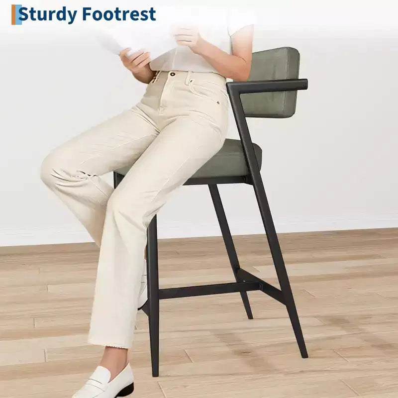 Juego de 2 taburetes de bar de altura de mostrador, taburetes de cocina tapizados con reposapiés y patas de metal, sillas de bar de piel sintética para isla de cocina