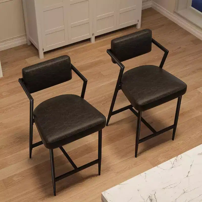 Juego de 2 taburetes de bar de altura de mostrador, taburetes de cocina tapizados con reposapiés y patas de metal, sillas de bar de piel sintética para isla de cocina