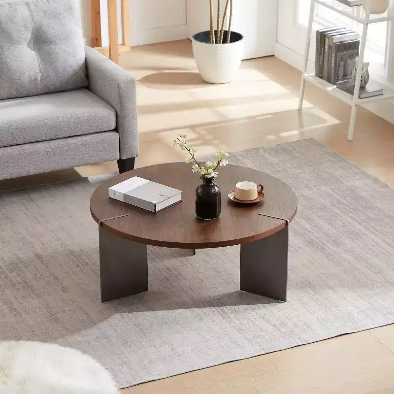 Mesa de centro redonda con tapa de madera de nogal y base de metal negro, centro de mesa moderno para sala de estar - Panipeachy