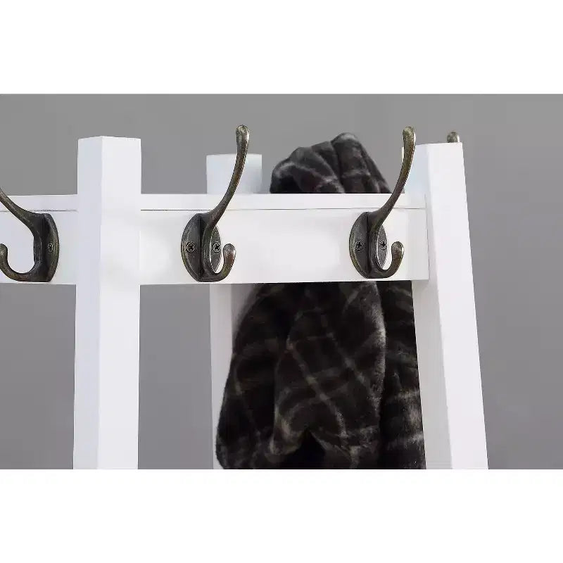 Burro de ropa independiente Okak con marco de madera, perchero de pie con estantes de almacenamiento de 3 niveles y acabado plateado, perchero para dormitorio, sala de estar, blanco