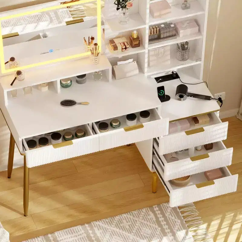 Tocador moderno con espejo LED y enchufes, mesa de tocador de 5 cajones con tapa de cristal templado y estante de almacenamiento para dormitorio, blanco