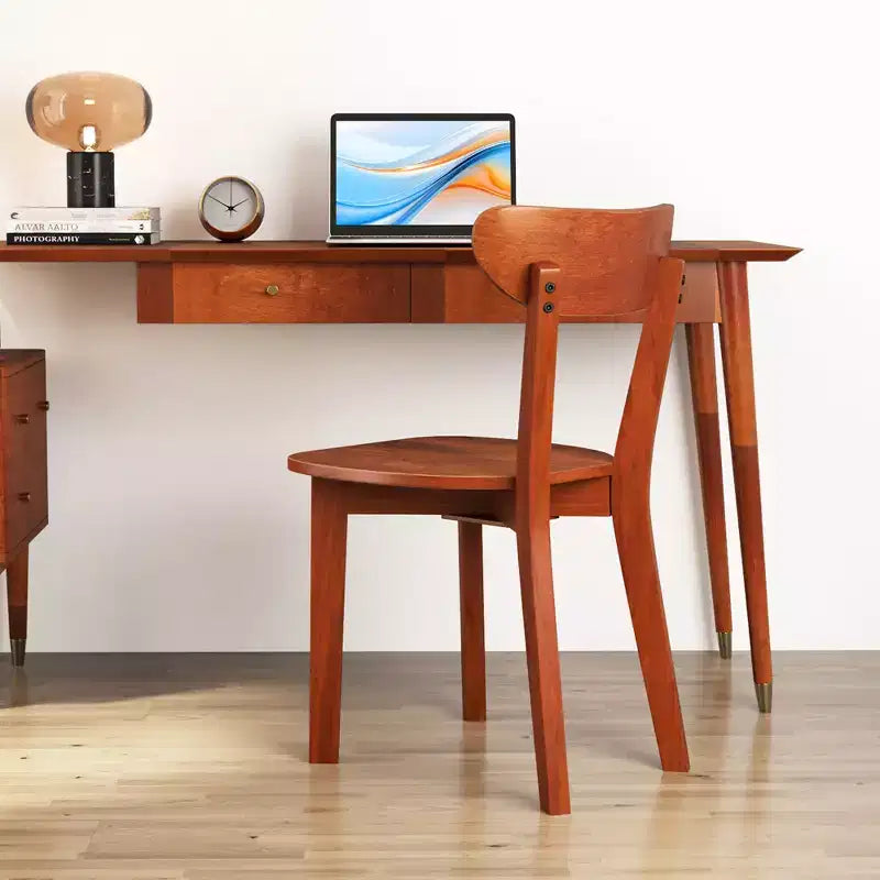 Silla de comedor de madera maciza con respaldo curvo y estructura de madera de caucho