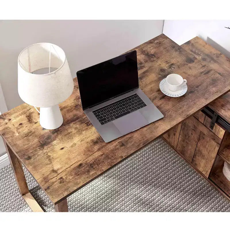 TUYOHW Escritorio en forma de L de 47,25 pulgadas, estación de trabajo con credenza con puerta corrediza tipo granero, escritorio de oficina en casa reversible, estación de trabajo flotante con parte trasera acabada