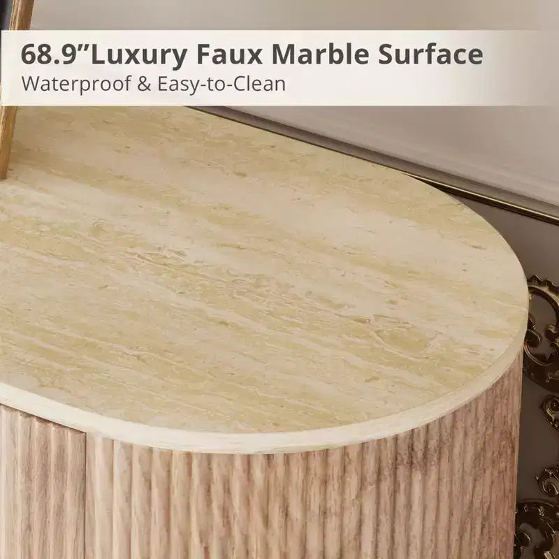Mueble de TV empotrado moderno de 65 pulgadas JVNOXK con encimera con aspecto de mármol y detalles dorados, adecuado para salones, roble natural