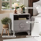 Mesita de noche estriada moderna, Mesita de noche de madera, Mesa auxiliar, Cajones y estante de almacenamiento para sala de estar y dormitorio