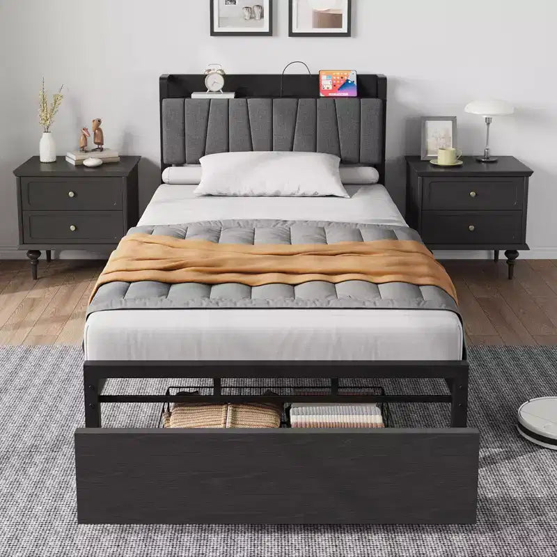 Estructura de cama con plataforma y 2 cajones de almacenamiento, cabecero tapizado, estación de carga integrada, robustas láminas de metal, no requiere somier.