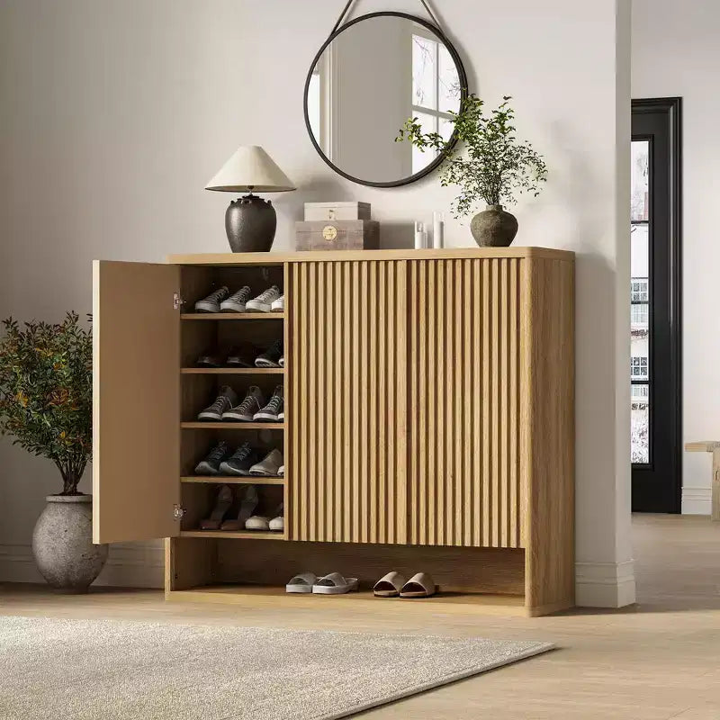 Zapatero de Madera de 117 cm con Puerta Estriada - Almacenamiento Ajustable con Capacidad para 30-35 Pares para Entrada y Sala de Estar