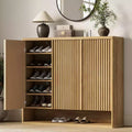 Zapatero de Madera de 117 cm con Puerta Estriada - Almacenamiento Ajustable con Capacidad para 30-35 Pares para Entrada y Sala de Estar