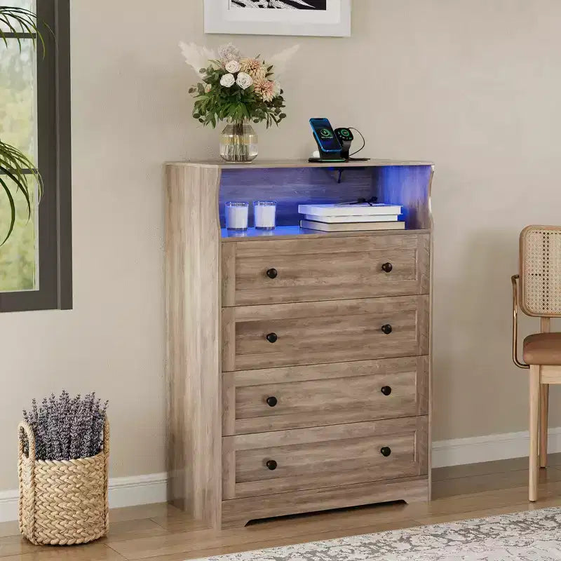 Cómoda de 4 cajones con estación de carga y luz LED, cómoda vertical delgada con estante abierto, cómoda de dormitorio para armario, cuarto de niños, apartamentos