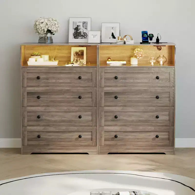 Cómoda de 4 cajones con estación de carga y luz LED, cómoda vertical delgada con estante abierto, cómoda de dormitorio para armario, cuarto de niños, apartamentos