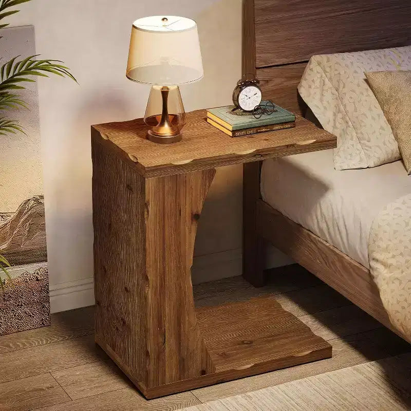 Mesa auxiliar Lantine en forma de C para sala de estar, mesa auxiliar estrecha de madera maciza para sofá con estante de almacenamiento para fácil montaje, marrón rústico