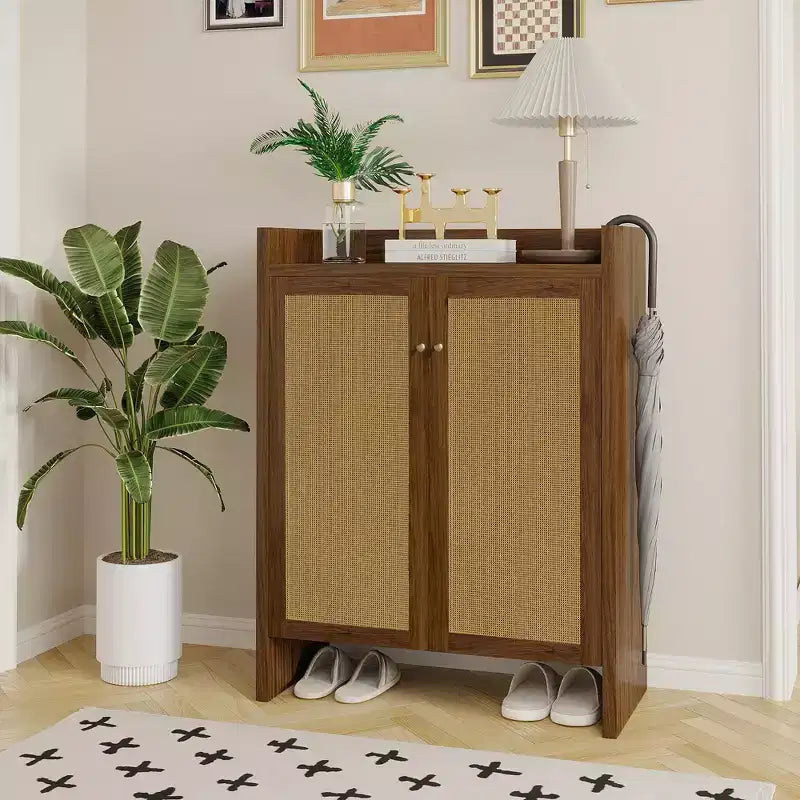Mueble Zapatero de Ratan Alto de 42.5 con Puertas, Organizador de Zapatos de 6 Niveles con Estantes Ajustables, Independiente para Entrada, Pasillo, Nogal