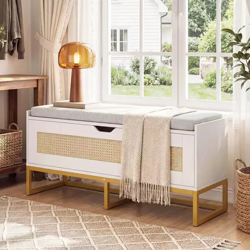 Baúl de almacenamiento de ratán Costway de 39.5" con asiento acolchado, tapa abatible y bisagras de seguridad para dormitorio, dorado y blanco/marrón