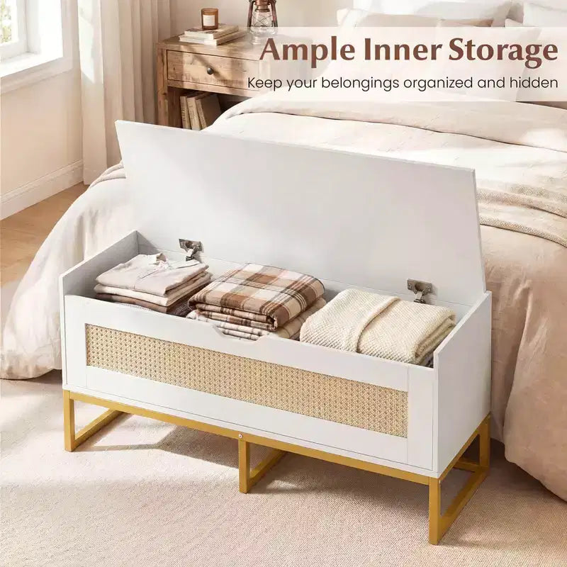 Baúl de almacenamiento de ratán Costway de 39.5" con asiento acolchado, tapa abatible y bisagras de seguridad para dormitorio, dorado y blanco/marrón