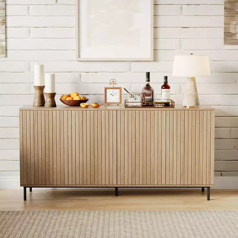 Aparador tipo bufé con 4 puertas, 63 pulgadas, diseño estriado moderno, mueble de almacenamiento tipo credenza para barra de café, mesa consola con estantes ajustables, roble