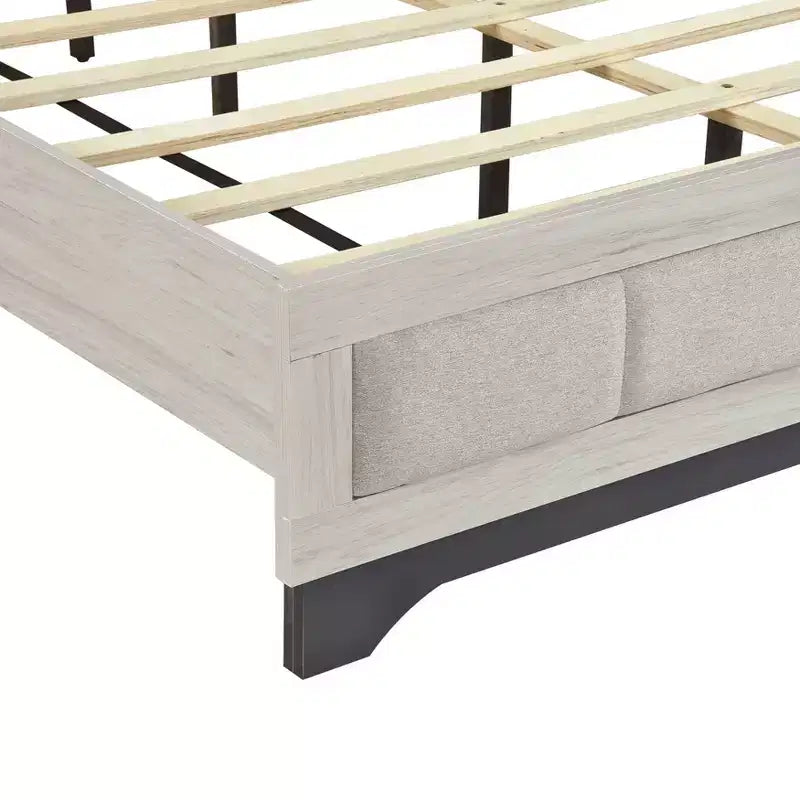 Cama con plataforma de madera contemporánea Harper de GDFStudio con cabecero tapizado