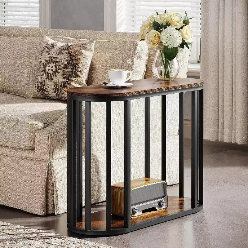 Mesa Auxiliar Estrecha de 2 Niveles Lantine con Almacenamiento, Mesa Auxiliar Industrial con Estructura de Metal Negro para Sala de Estar, Marrón