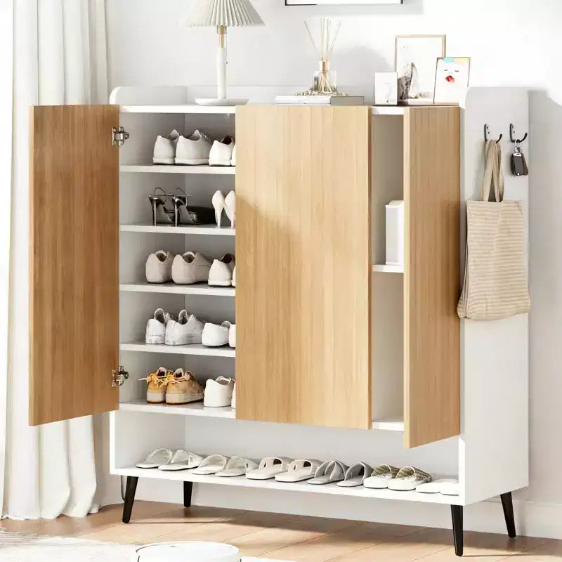 Zapatero Grande con Puertas, Organizador de Zapatos de Madera de 6 Niveles con Estantes Ajustables y Ganchos, Zapatero de Entrada de 3 Puertas para más de 30 Pares