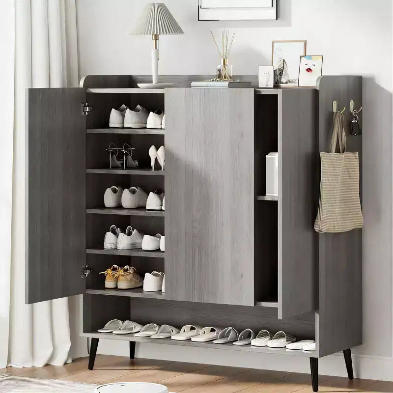 Zapatero Grande con Puertas, Organizador de Zapatos de Madera de 6 Niveles con Estantes Ajustables y Ganchos, Zapatero de Entrada de 3 Puertas para más de 30 Pares