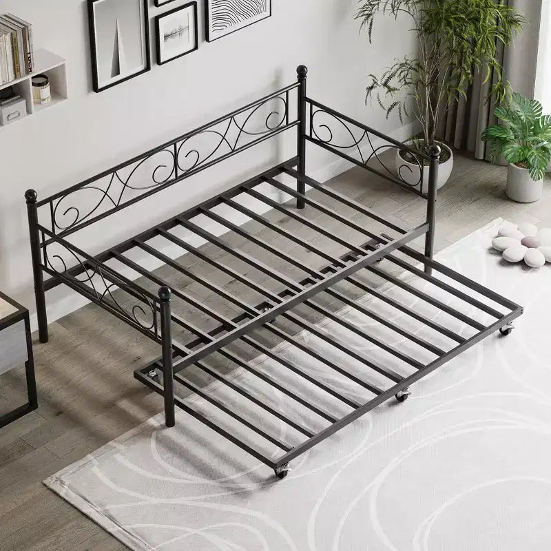 Cama de día doble Acekool con somier de arrastre, cabecero de hierro floral, láminas de acero de alta resistencia, sofá cama con somier extraíble para sala de estar, negro