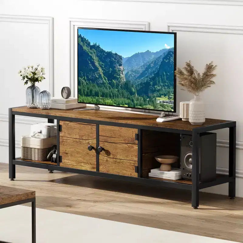 Mueble de TV Marrón Rústico para Sala de Estar, Centro de Entretenimiento de 65 Pulgadas con 2 Gabinetes, Estantes Abiertos, Patas de Metal, Compatible con Televisores de hasta 75 Pulgadas