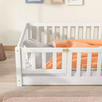 Cama de suelo doble Sailvan con valla y puerta, marco de cama de madera maciza para niños pequeños