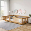 Cama de suelo doble Sailvan con valla y puerta, marco de cama de madera maciza para niños pequeños