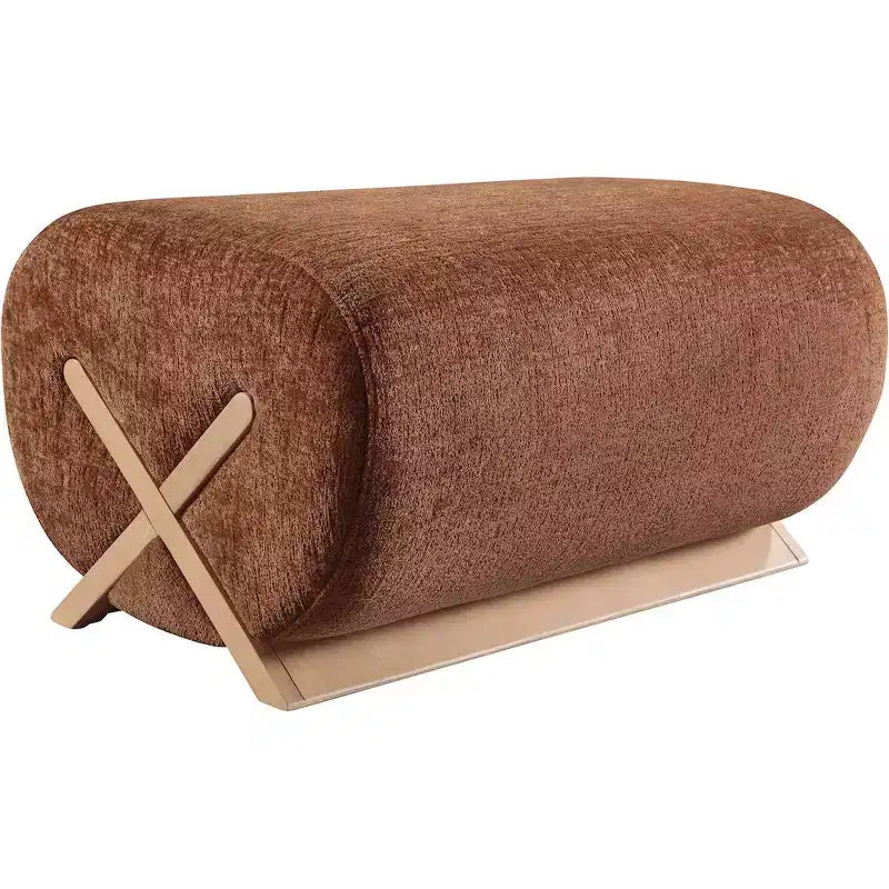 Puf tapizado en tela Akira de Meridian Furniture