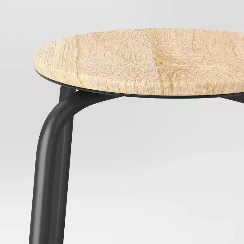 Juego de 2 taburetes de bar de altura para mostrador sin respaldo de 61 cm, de madera y base de metal, con reposapiés, color natural - Room Essentials™