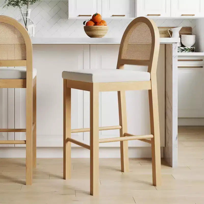 Nathan James Bailey Taburete de bar con respaldo curvado de altura de mostrador, madera natural de roble, ratán crema bouclé: tapizado, capacidad de 136 kg