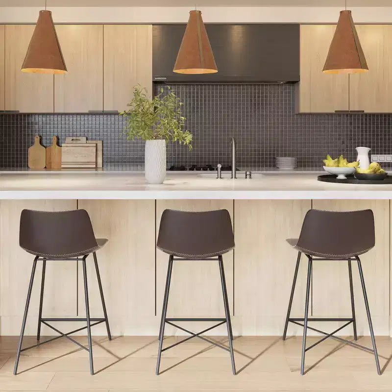 Poly & Bark Juego de 3 taburetes de bar Paxton de 61 cm de altura, color marrón: tapizados, estructura de acero, diseño moderno