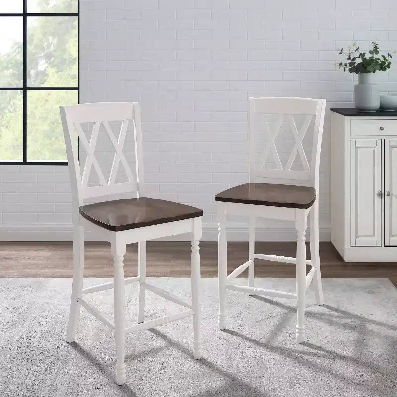 Juego de 2 taburetes de bar de altura de mostrador Shelby, blanco envejecido - Crosley: Estructura de madera de caucho, sin tapizar, diseño tradicional